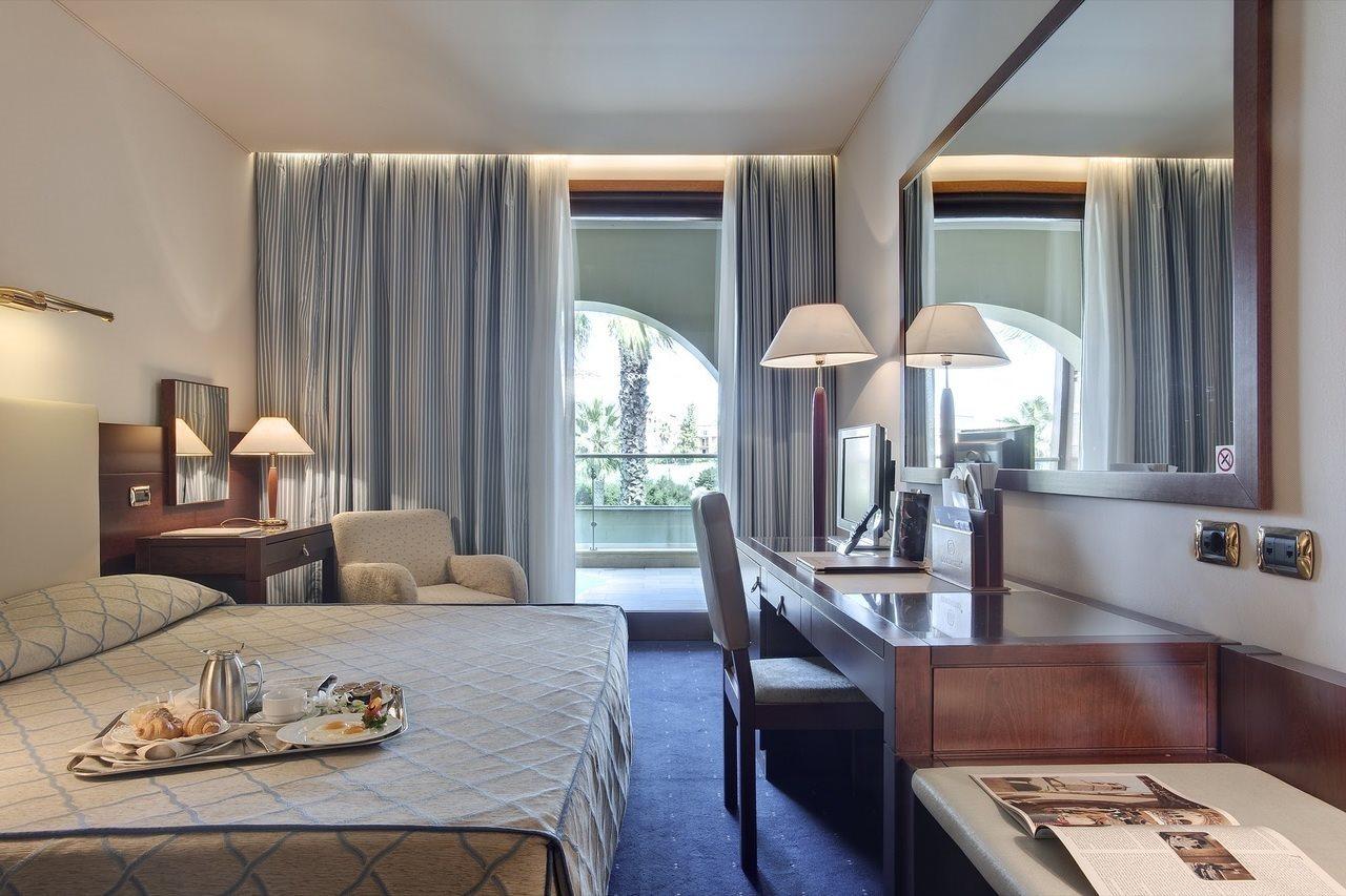 Smy Carlos V Wellness & Spa Alghero Exterior photo A room at the Westin Palace, Milan