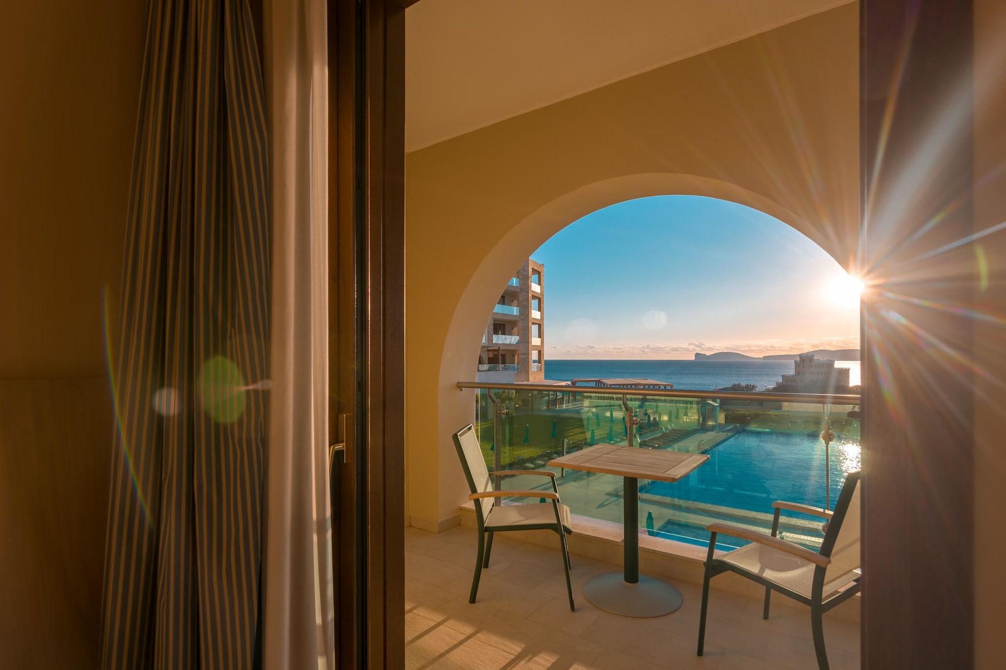 Smy Carlos V Wellness & Spa Alghero Exterior photo A balcony at a hotel
