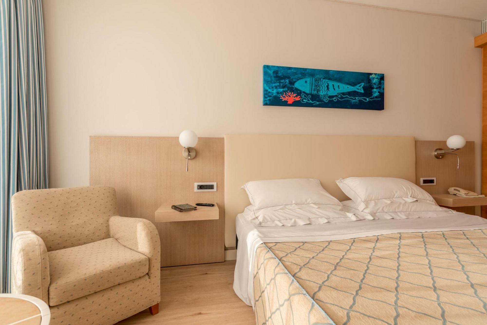 Smy Carlos V Wellness & Spa Alghero Room photo A room at the hotel