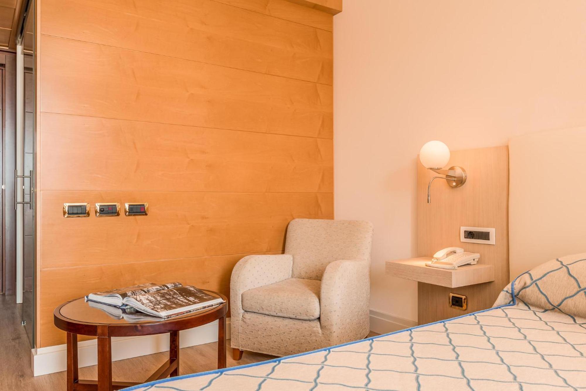 Smy Carlos V Wellness & Spa Alghero Room photo A room at the hotel