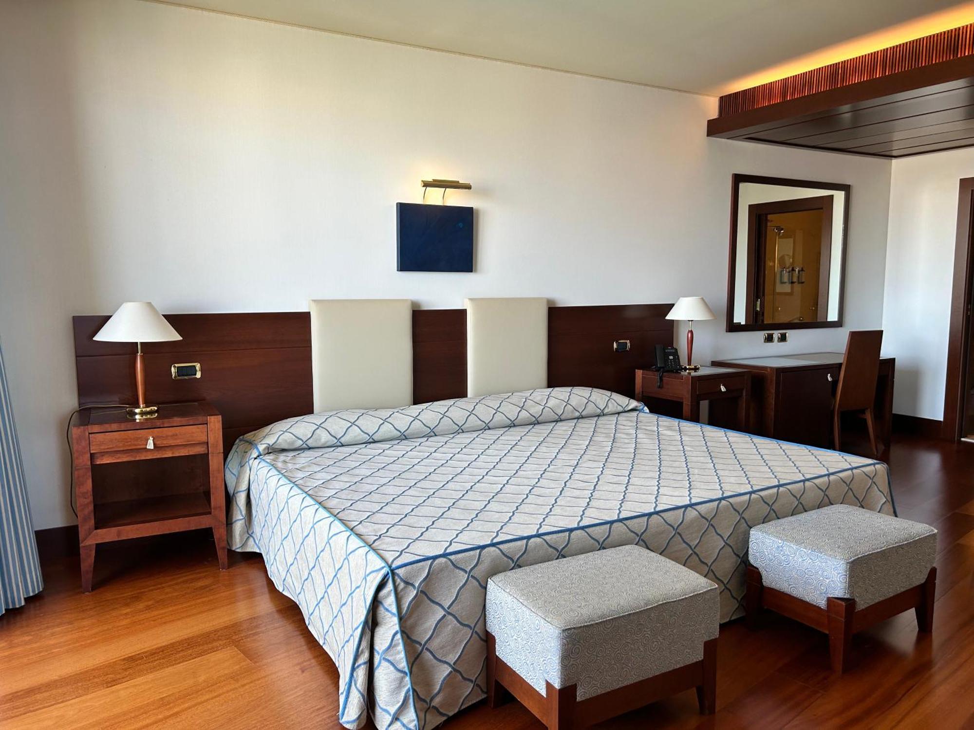 Smy Carlos V Wellness & Spa Alghero Exterior photo A bedroom at the hotel