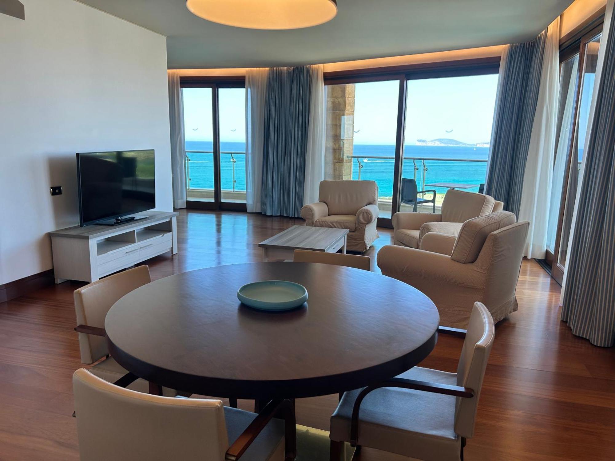 Smy Carlos V Wellness & Spa Alghero Exterior photo A living room in a suite at the Westin Resort Costa Navarino